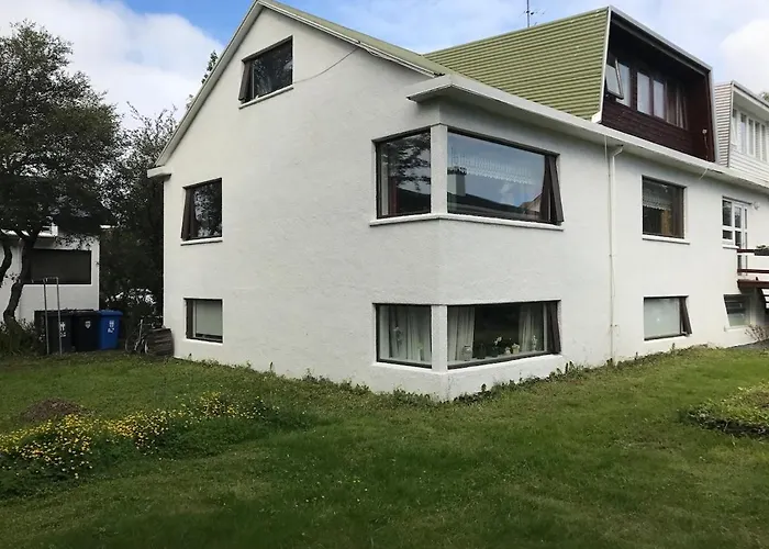 Charming 2 Bedroom Apartment With Free Parking