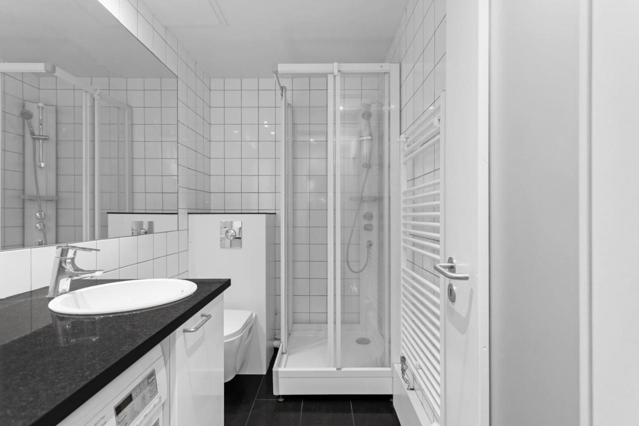 - Location! Apartment *