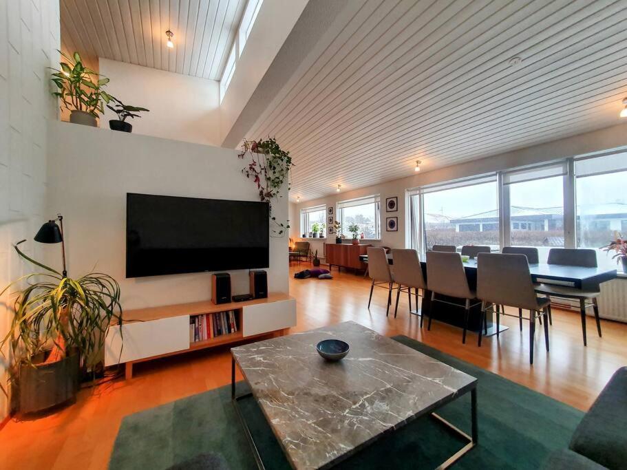 Modern And Spacious House In Seltjarnarnes. Villa *