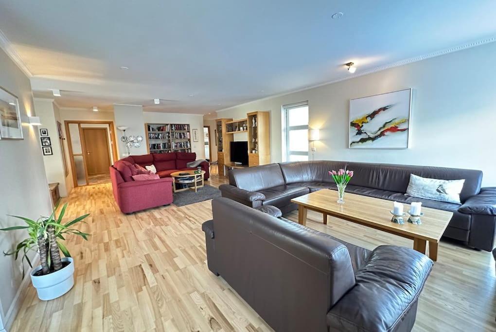 Apartment Spacious And Family Friendly In Reykjavík