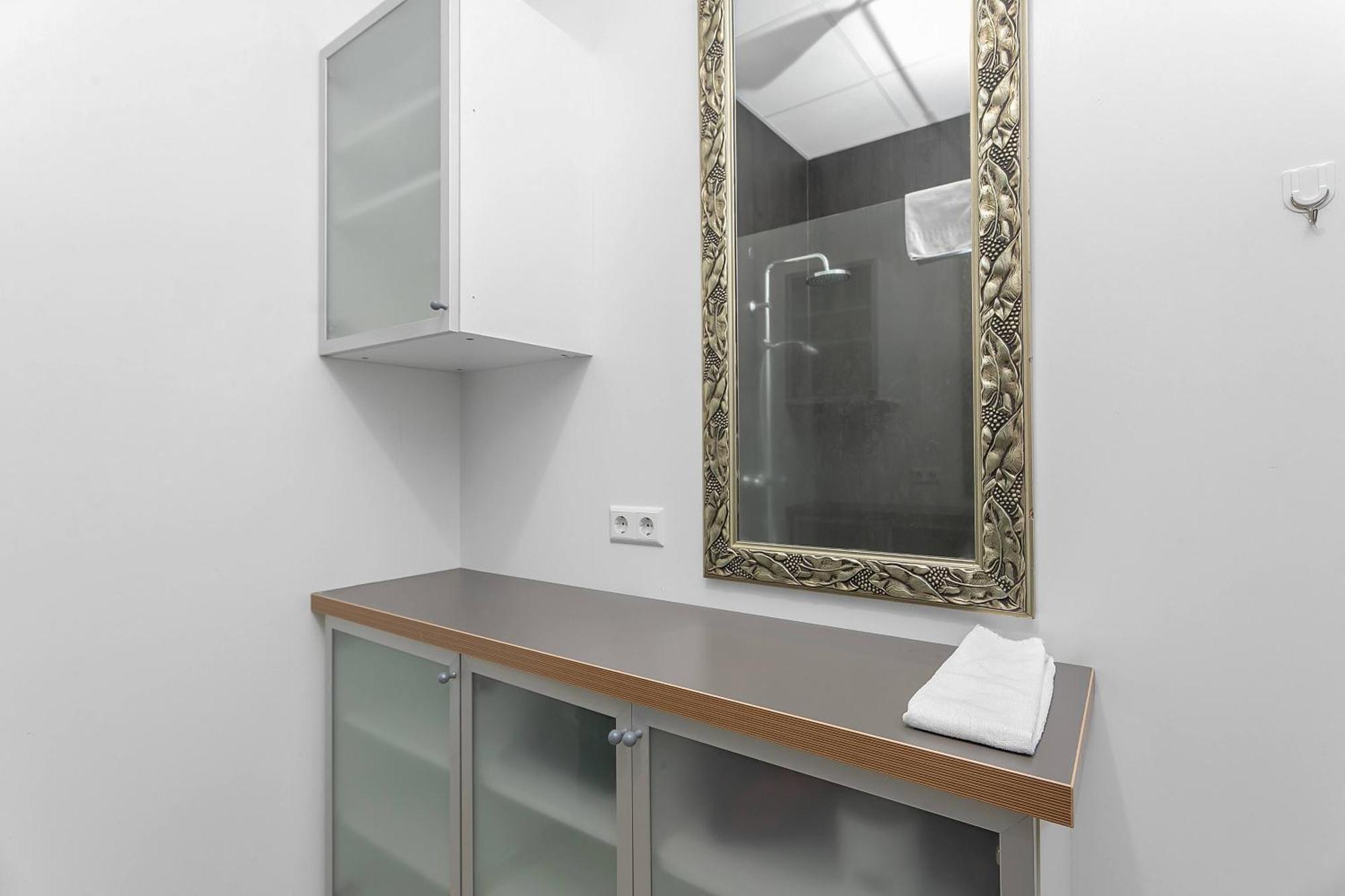 Bright In The Heart Of The City! Apartment