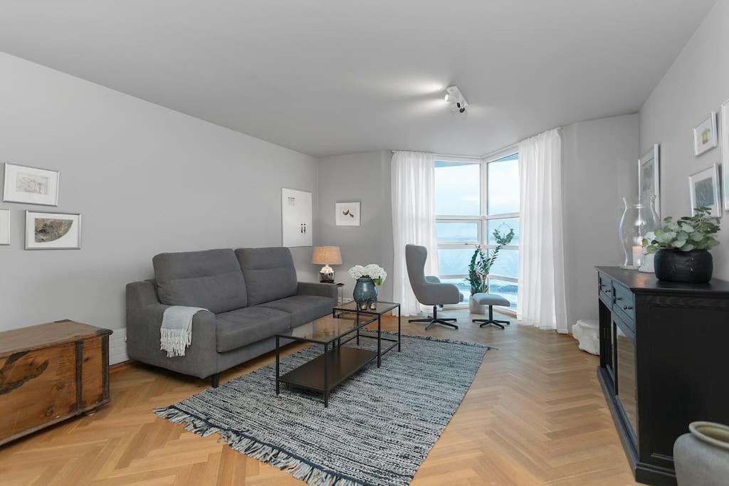 Down Town, Ocean View, Free Park Apartment Reykjavik