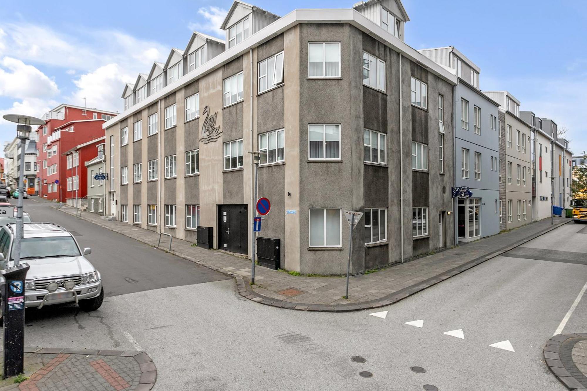 The Swan House By Heimaleiga Aparthotel