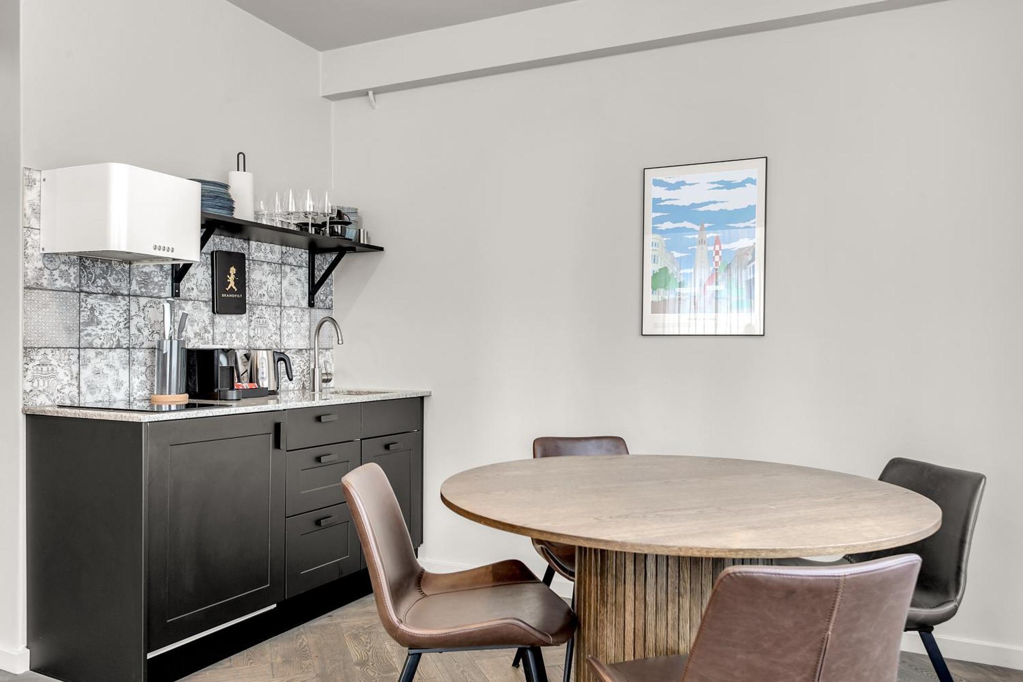 The Swan House By Heimaleiga Aparthotel