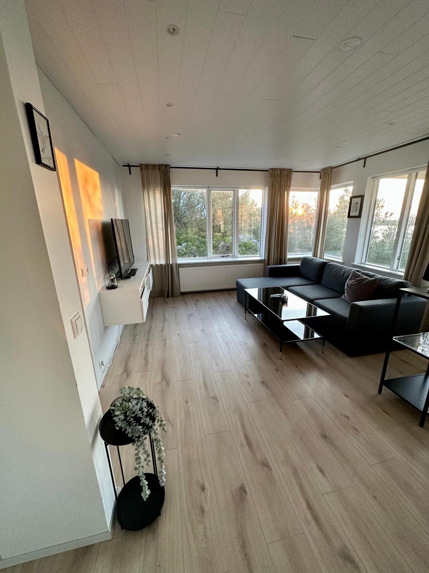 Charming 1-bedroom With Stunning View Apartment Reykjavik