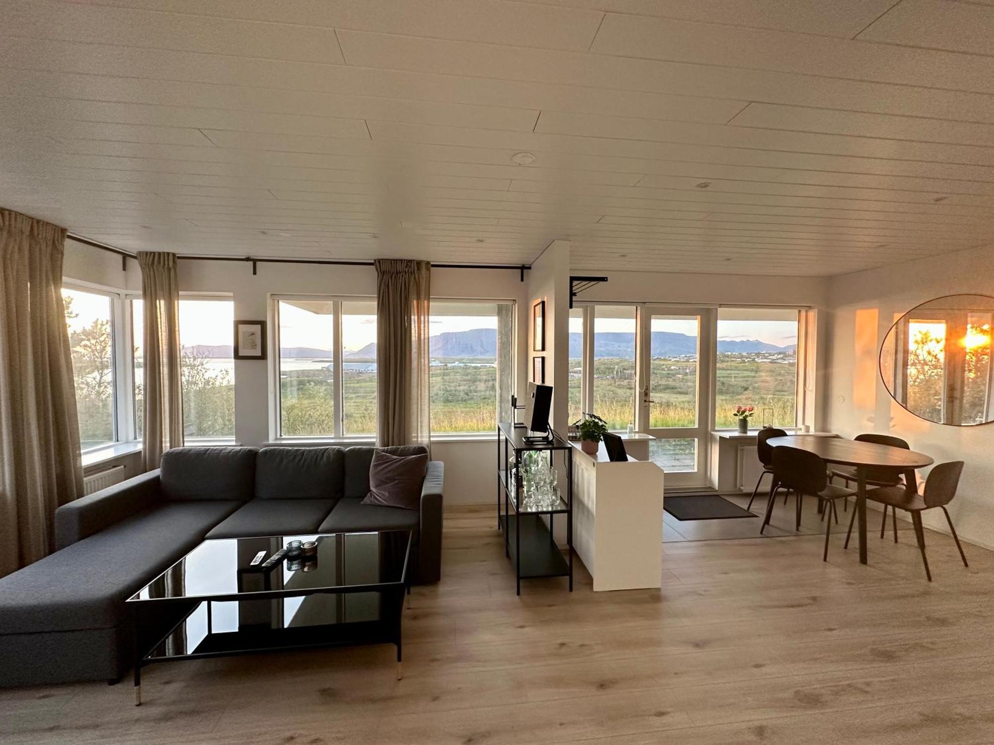 Apartment Charming 1-bedroom With Stunning View