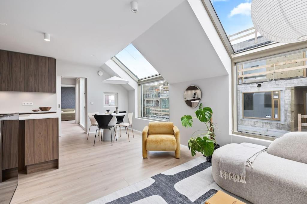 Skylight Lux 3br/2ba Center With Free Parking Apartamento