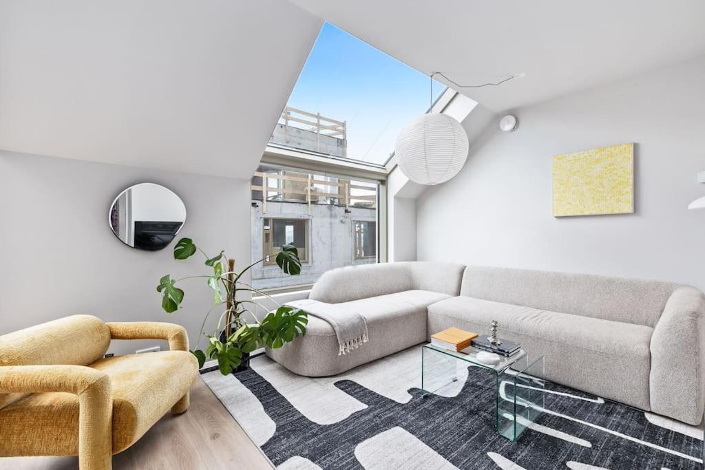 Skylight Lux 3br/2ba Center With Free Parking Apartamento *