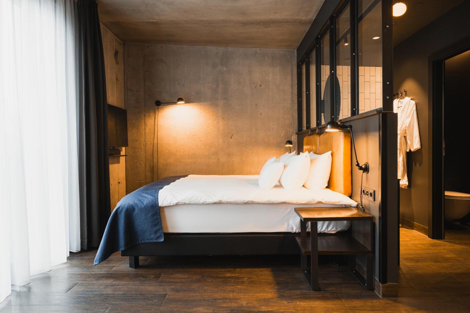 Exeter Hotel 4*