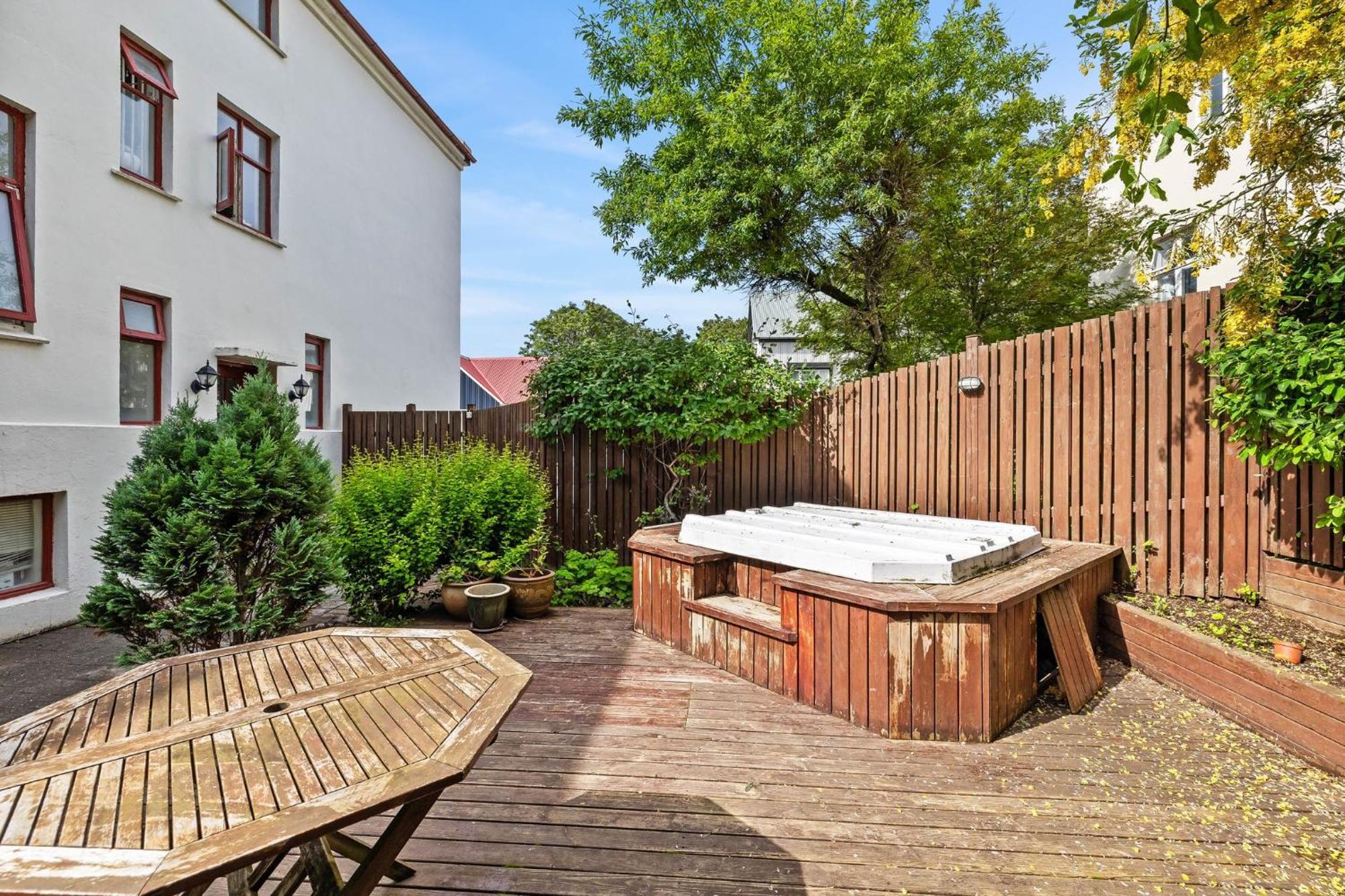 Central Studio Apartment *