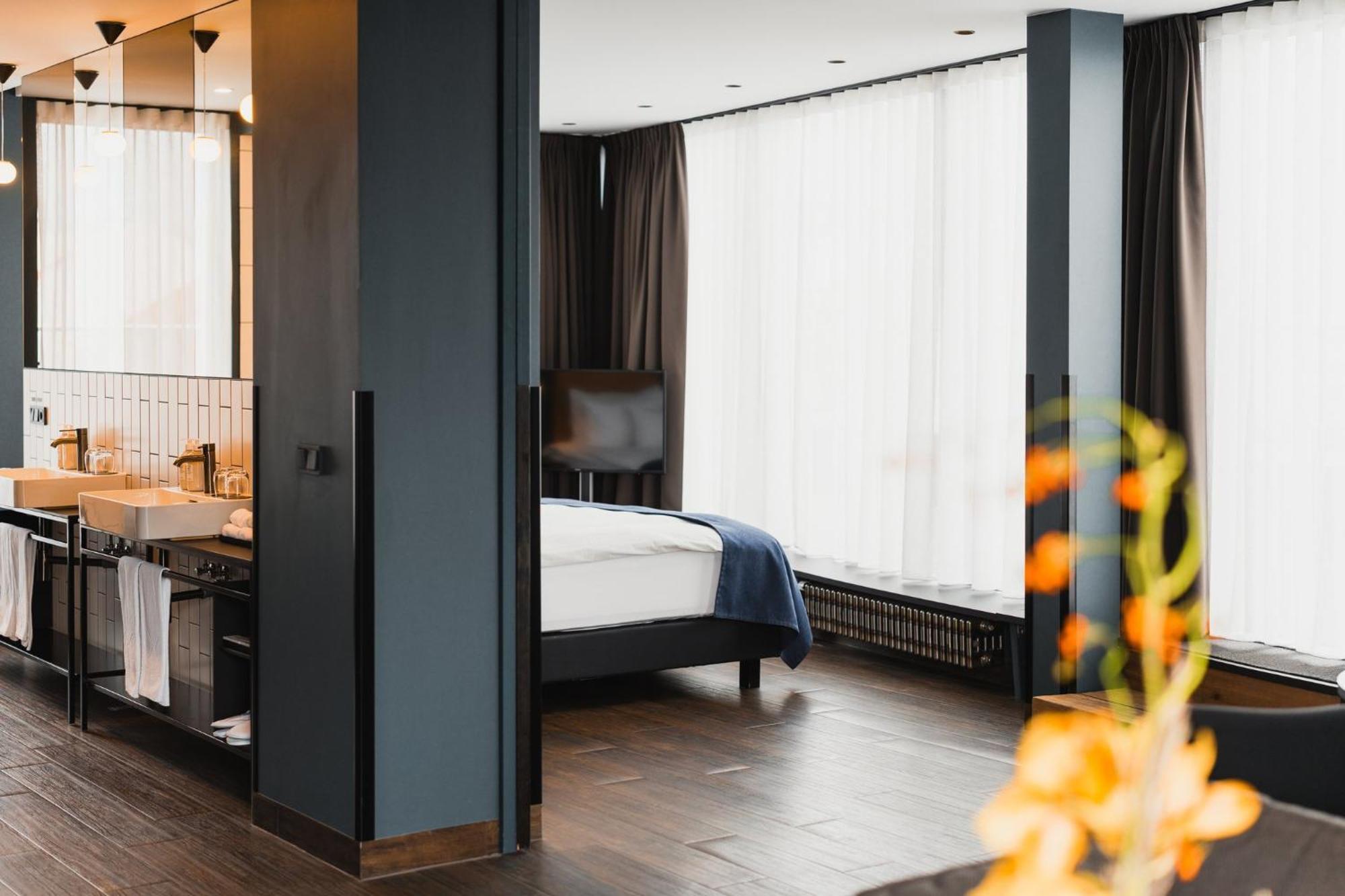 Exeter Hotel 4*