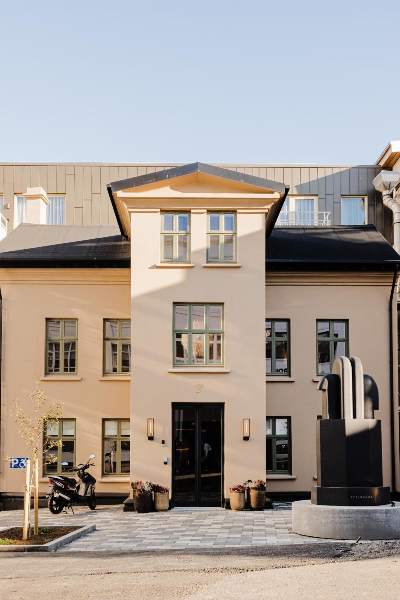 Reykjavik Residence Apartment Hotel 4*