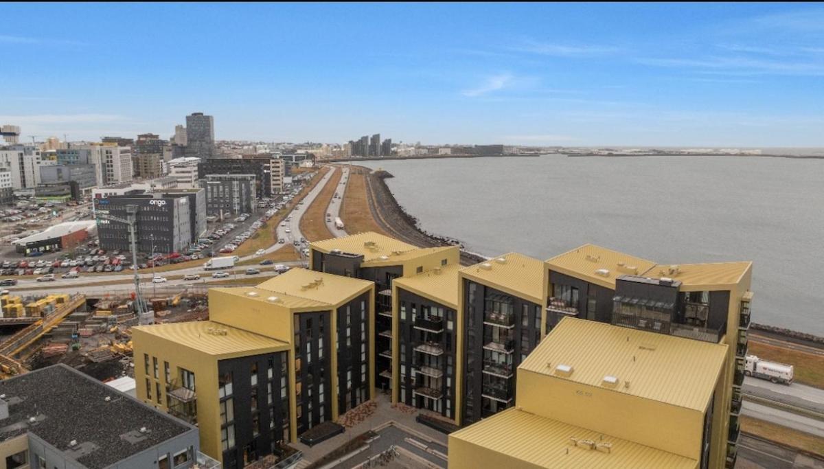 Premium Queen Downtown Apartment