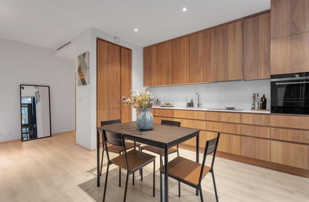 Premium Queen Downtown Apartment