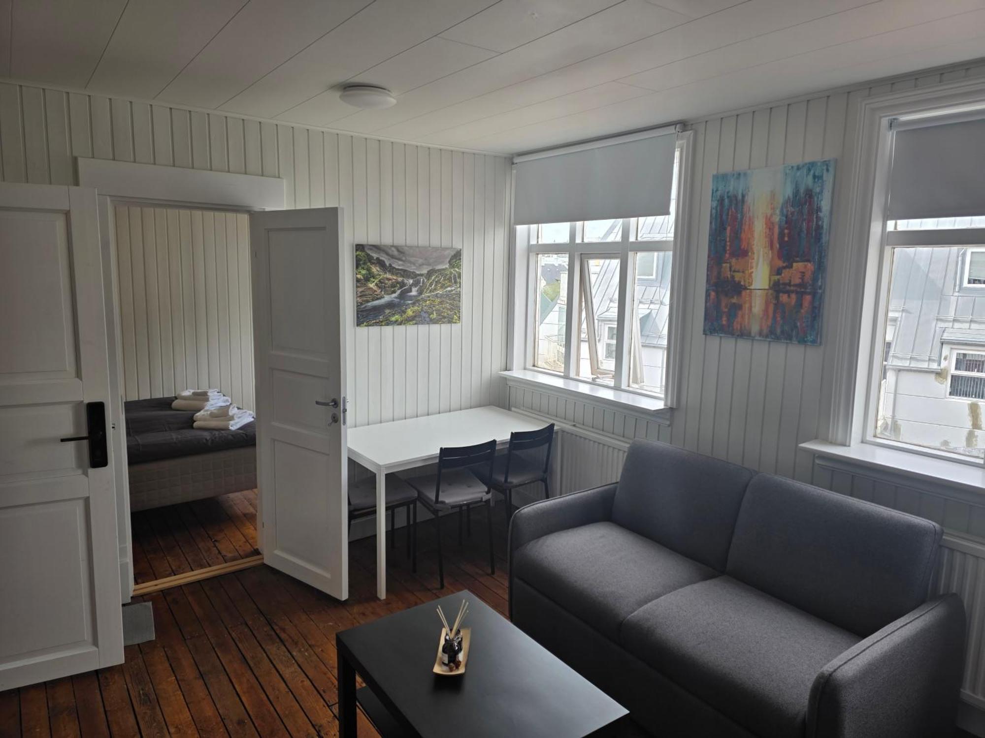 City Guesthouse Apartment *