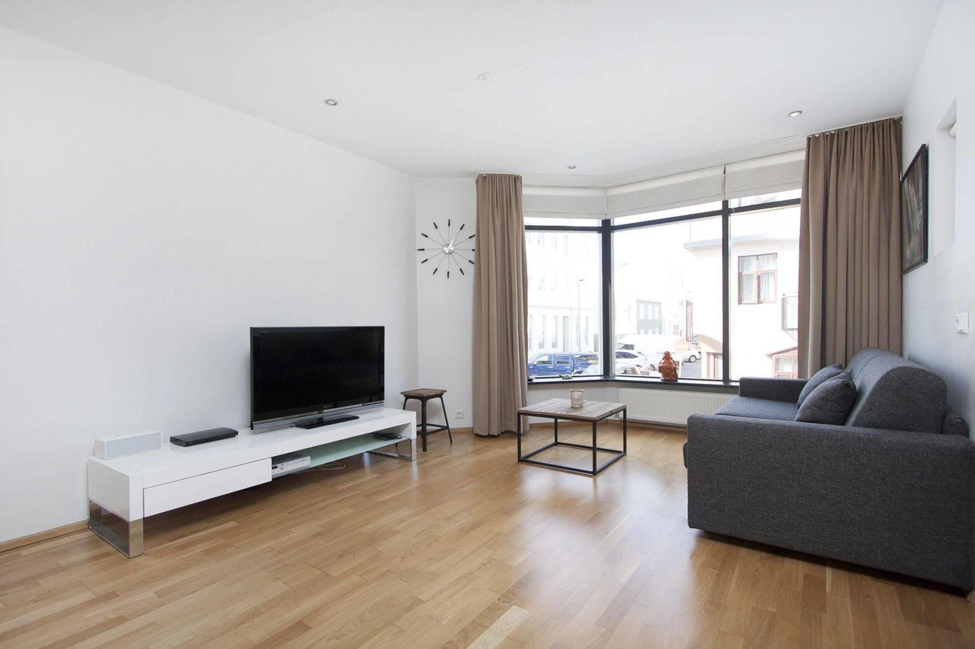 Planet Apartment