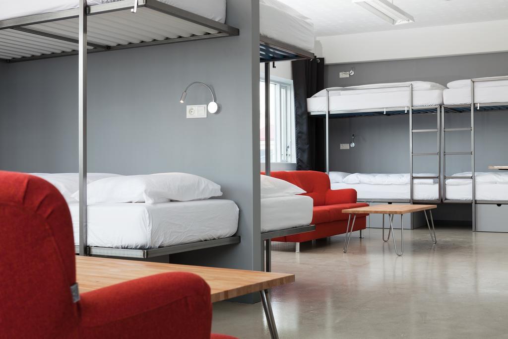 Hlemmur Square Hostel *