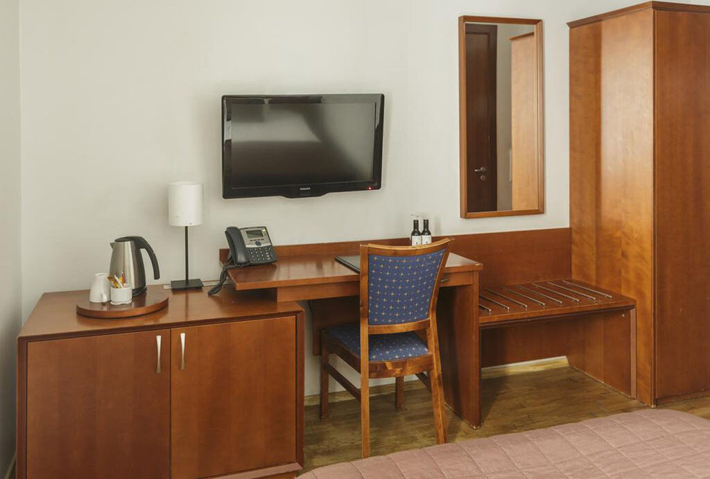 Center Plaza 4*