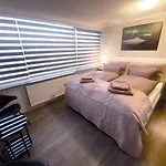Cosy Harbour Apartment