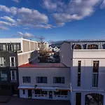 Sunny Central Downtown Apartment