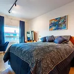 Sunny Central Downtown Apartment