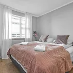 Charming, 2 Bedroom Seaside Apartment
