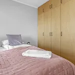 Charming, 2 Bedroom Seaside Apartment