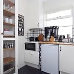 Overlooking The City, Bright & Cozy - Free Parking
