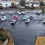 City View, Bright & Cozy - Free Parking
