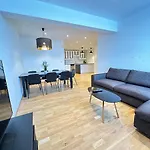 Modern And Spacious 4Br Apartment,Only 3 Km Drive From Downtown Reykjavik
