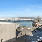 Modern Downtown Apartment - Harbour View