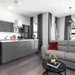 Modern Downtown Apartment - Harbour View