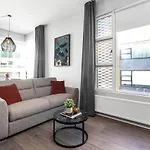 Modern Downtown Apartment - Harbour View