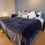 Downtown Sanctuary With Private Entrance