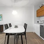 Stylish Apartment By The Sea