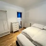 Modern And Spacious 4Br Apartment,Only 3 Km Drive From Downtown Reykjavik