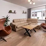 Lundur Apartments - Down Town