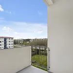 Bright 1Br Apartment With A View