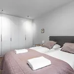 Modern 2Br Flat W/ Balcony