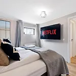 Venture Vacation-Restful Retreat In The Suburbs