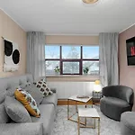 Venture Vacation-Restful Retreat In The Suburbs