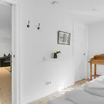 Cozy Downtown Apartment