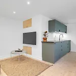 Cozy Downtown Apartment