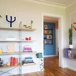 Bright Apartment Near City Center