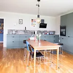 Bright Apartment Near City Center