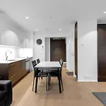 Modern Studio Apartment - Amazing Location
