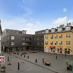 Modern Studio Apartment - Amazing Location