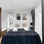 Modern Studio Apartment - Amazing Location
