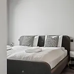 Cozy Lux 2Br & 2Ba City Center With Free Parking