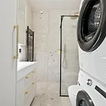 Brand New Downtown Harbor Apartment